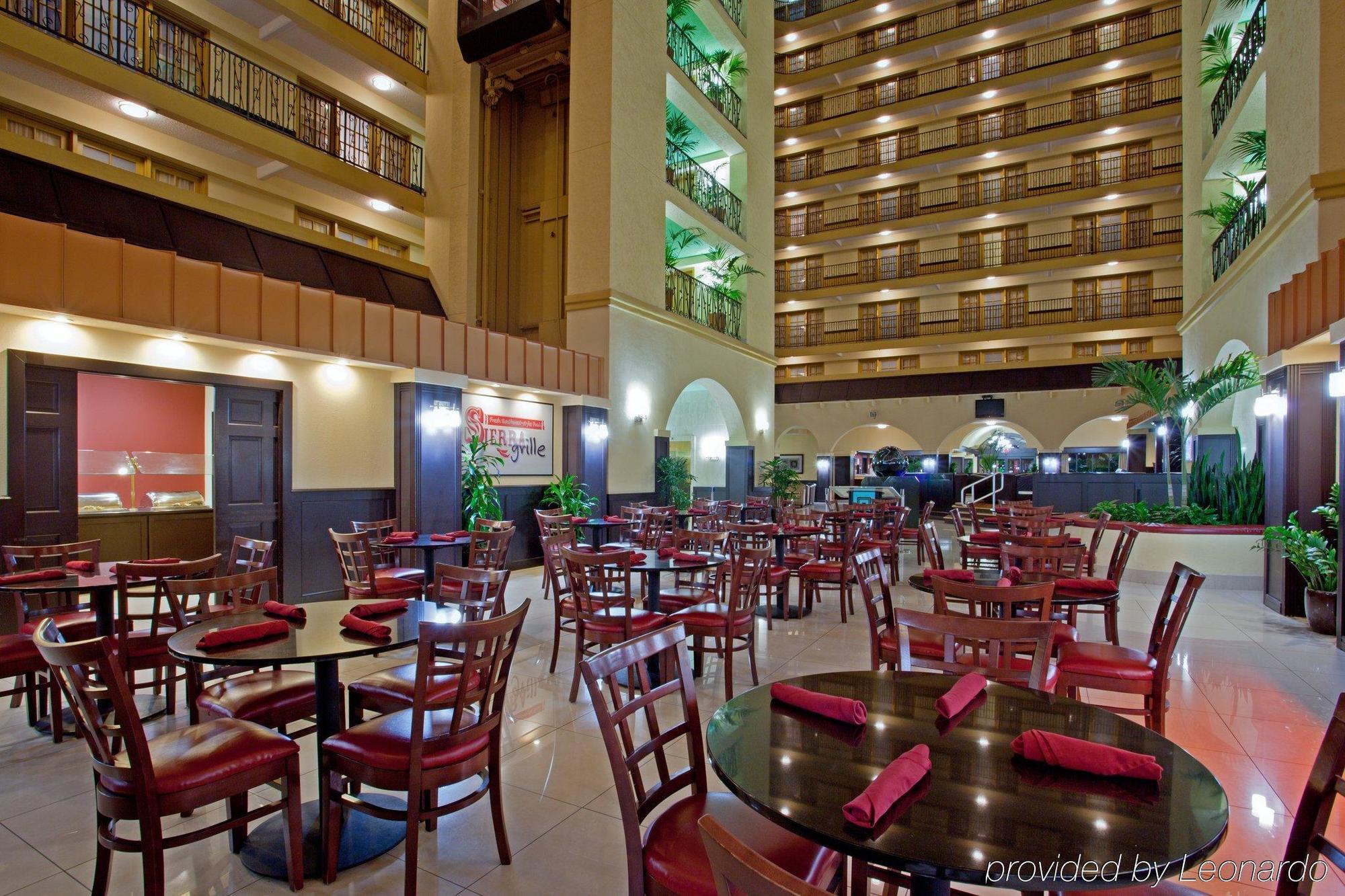 Crowne Plaza Suites Houston - Near Sugar Land Restaurante foto